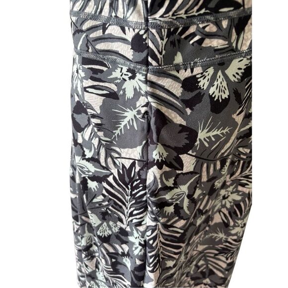 Title Nine Athleisure Sleeveless Dress size L Floral Gray Green - Picture 10 of 11